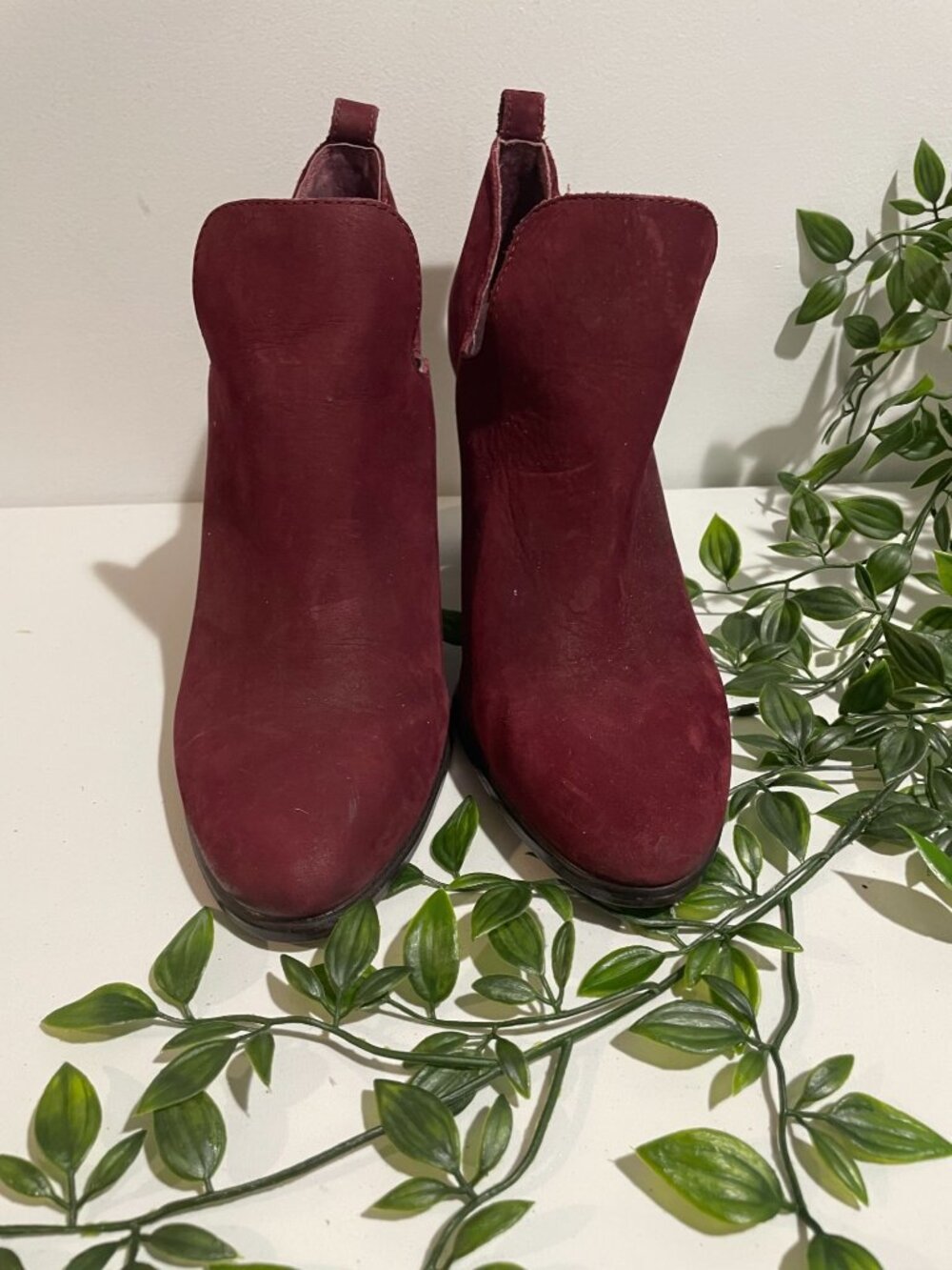 Vince Camuto Burgundy Suede Ankle Boots With Block Heel Size 10M Womens
